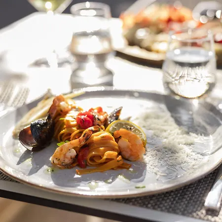 欧萨姆酒店 - 仅限成年人 酒店 苏佩塔尔